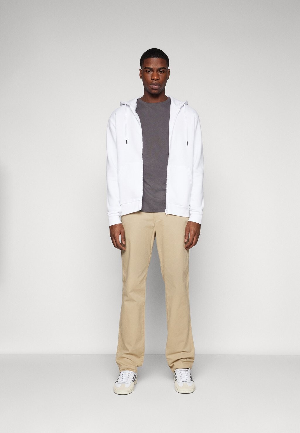 Чино ESSENTIAL STRAIGHT FIT GAP, цвет iconic khaki — фото 2