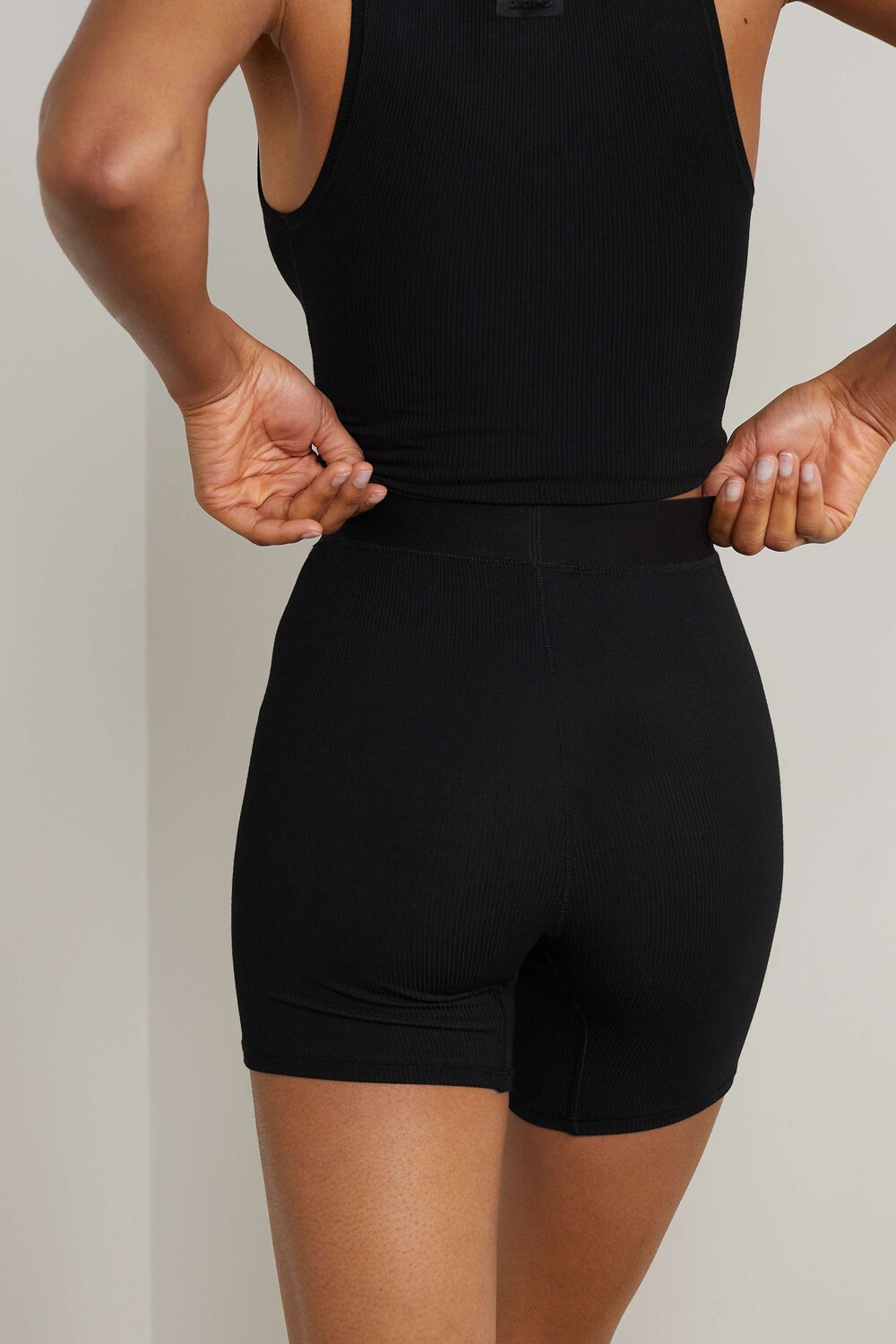 

SKIMS Шорты Soft Lounge Boxer в рубчик из эластичного модала - Onyx, черный