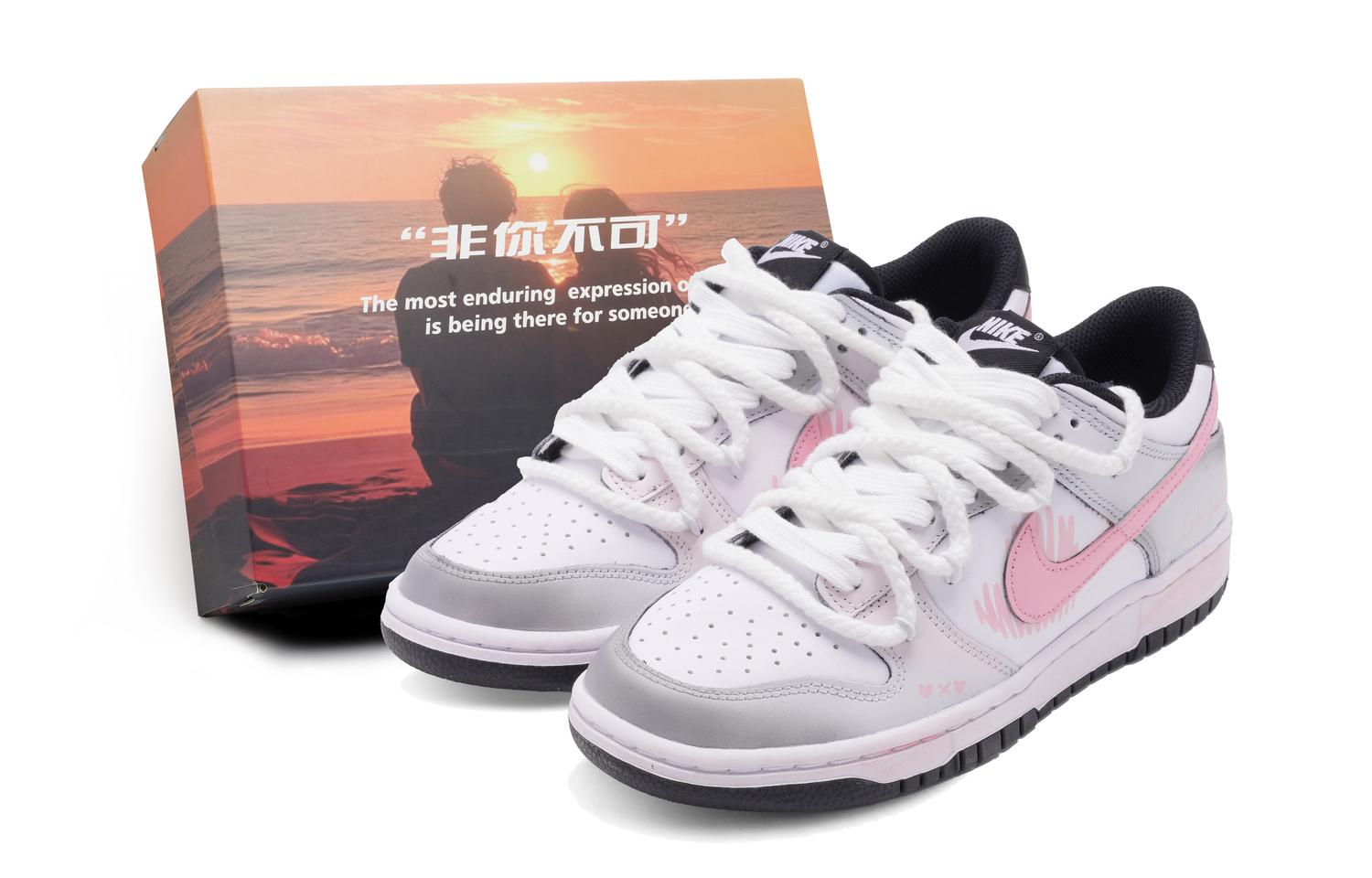 

Nike Детские низкие скейтбордистские кроссовки Dunk из искусственной кожи с противоскользящей и износостойкой подошвой, легкой амортизацией, белого и розового цвета