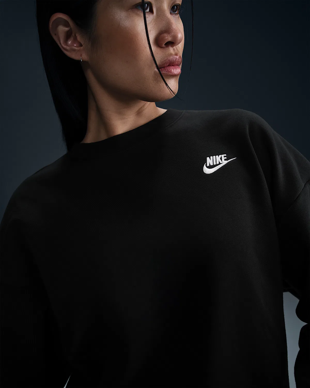 Женский свободный свитшот с круглым вырезом Nike Sportswear Club Fleece, Black/White — фото 3