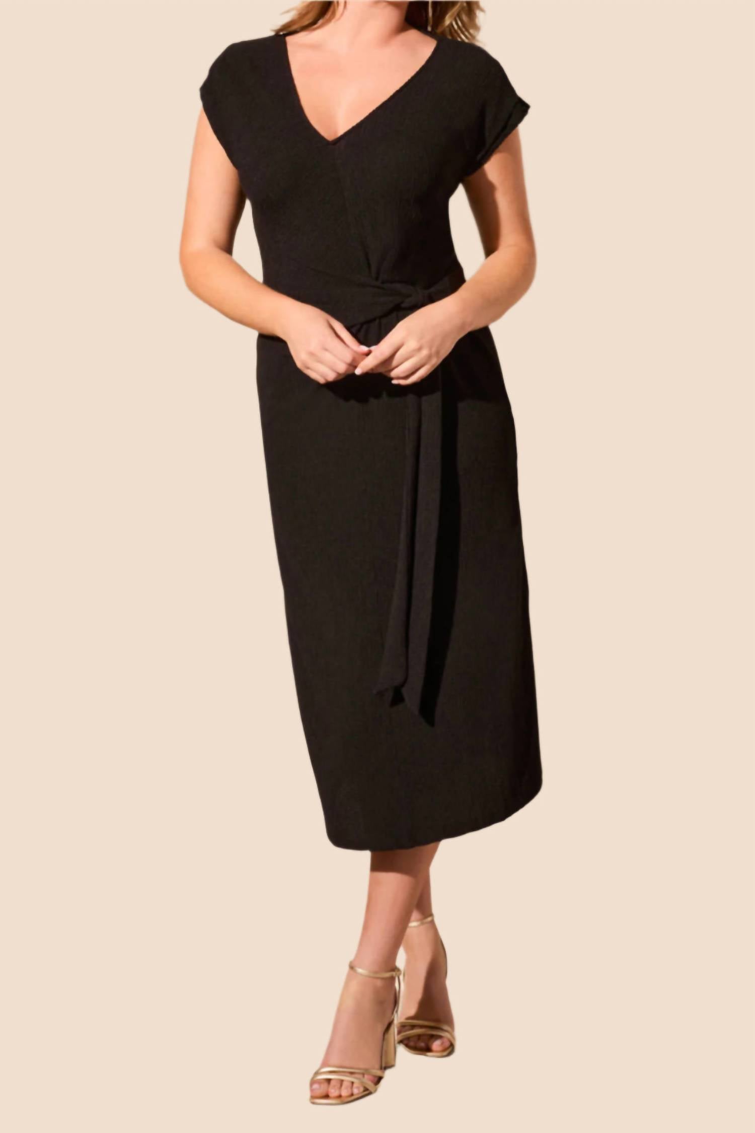 

Текстурное платье-фальшивка с запахом в черном цвете TRIBAL