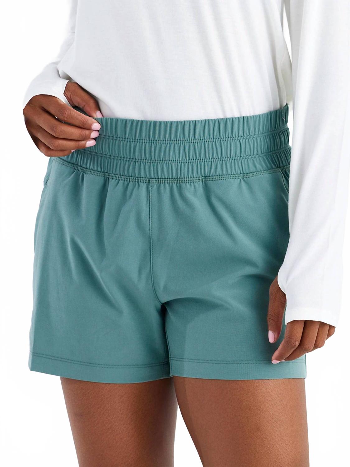 

Женские шорты Pull-On Breeze в цвете Sabal Green FREE FLY