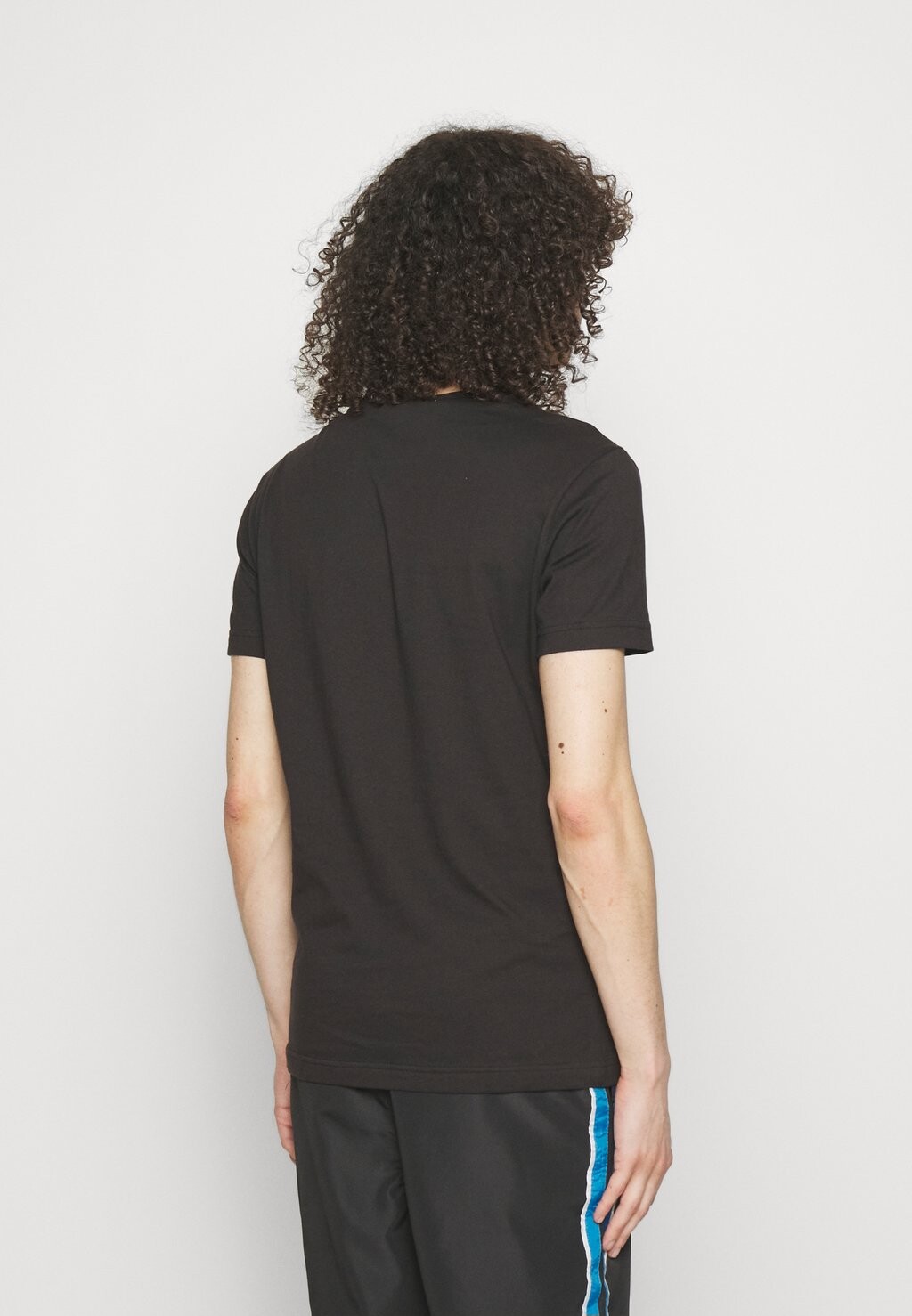 Футболка с набивным рисунком Core Institutional Logo Slim Tee Calvin Klein, zwart — фото 2