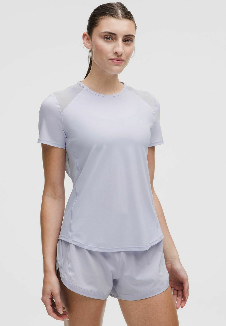 

Футболка lululemon SCULPT CROSS-VENT SHORT SLEEVE, Serene Blue/Blue