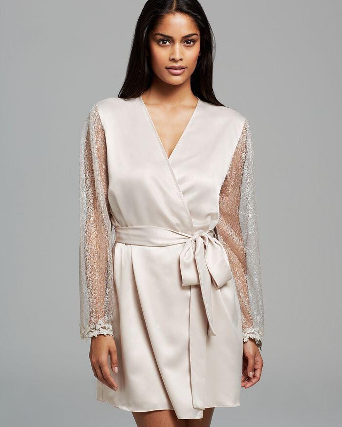 

Халат Showstopper Charmeuse Cover-Up Flora Nikrooz