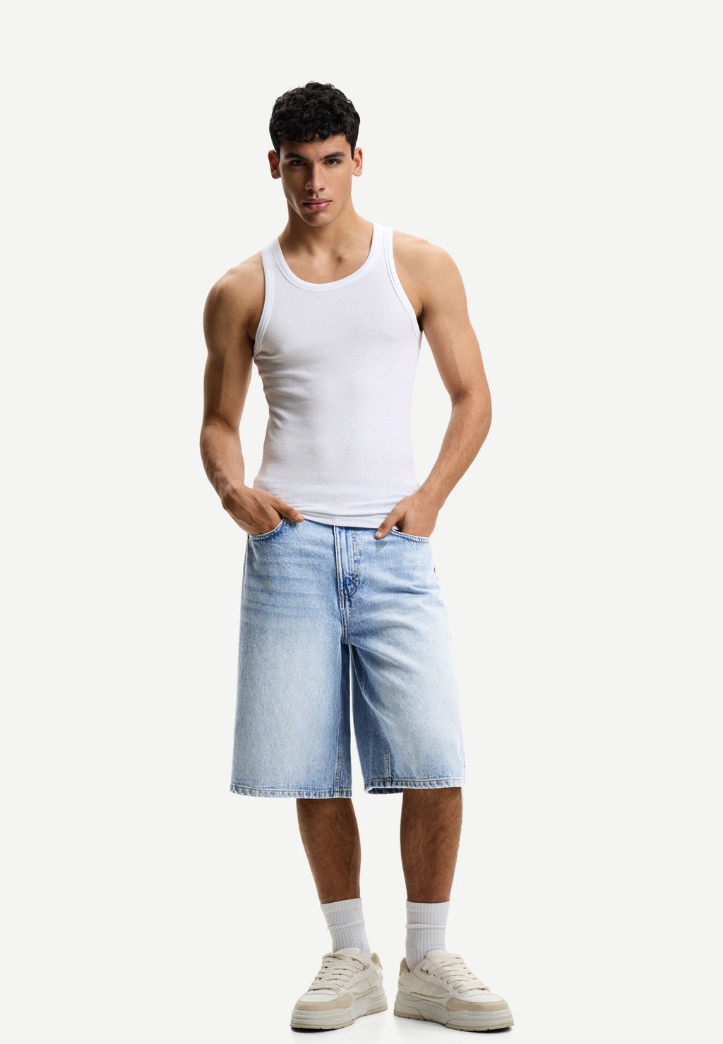

Джинсовые шорты BAGGY-BERMUDA Bershka, цвет Light Blue Denim