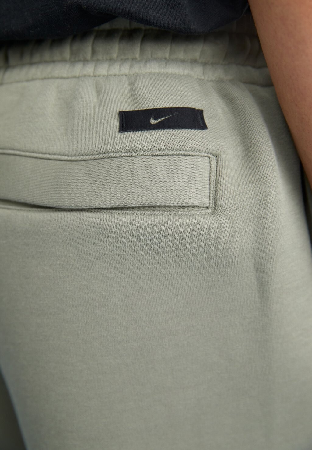 

Спортивные брюки Tech Fleece Short Nike, темная лепнина