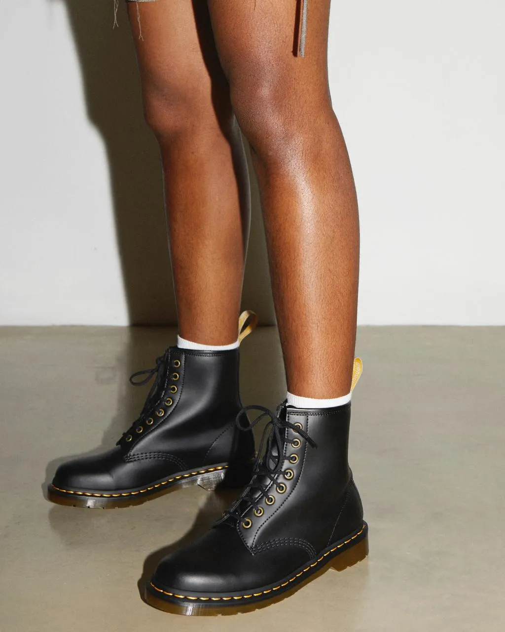 Ботинки Dr. Martens Vegan 1460 Felix, черный — фото 2