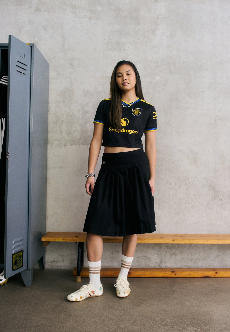 Футболка Adidas Performance MANCHESTER UNITED 25/26 THIRD JERSEY CROP, Black — фото 2