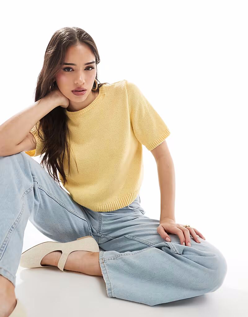 

Трикотажный топ с короткими рукавами ASOS DESIGN цвета пахты и желтого цвета