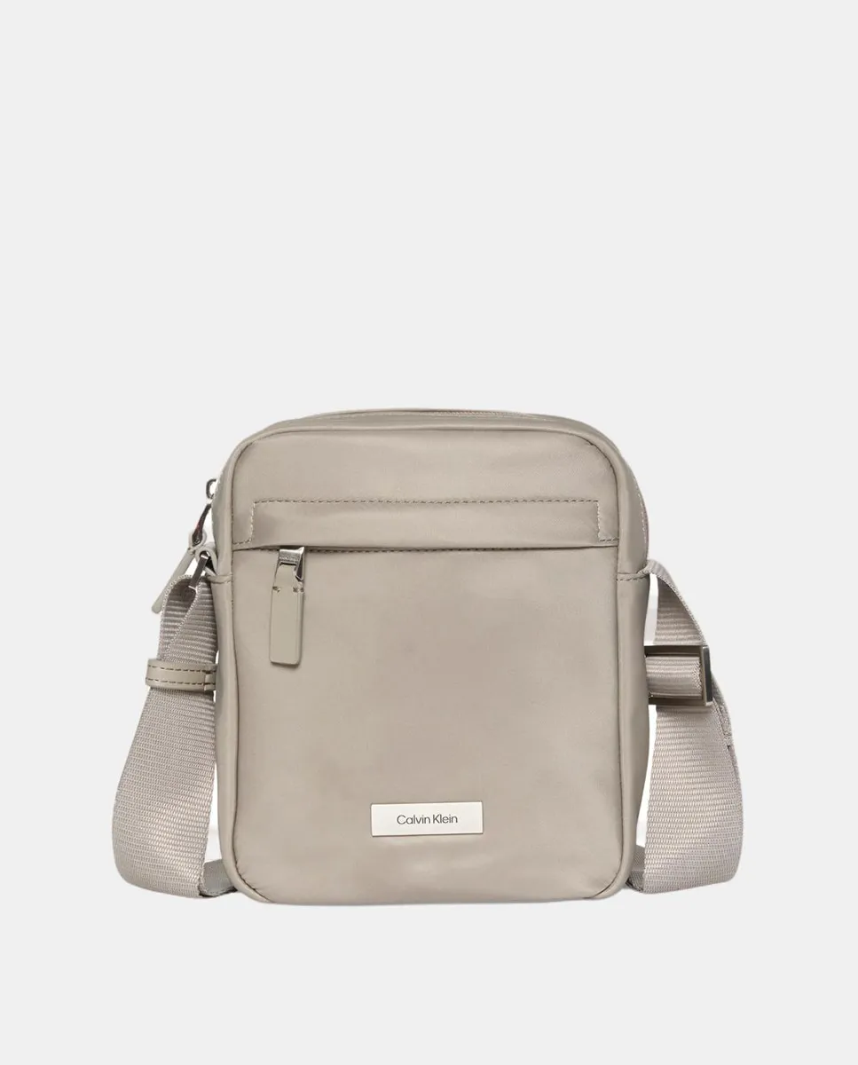 

Нейлоновая сумка через плечо с логотипом на пластинке Calvin Klein, красный