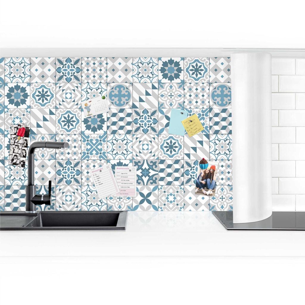 

Задняя стенка кухни – микс плитки Geometric сине-серый, размер ВхШ: 50см х 400см, отделка: Премиум глянец PPS. Digital Printing