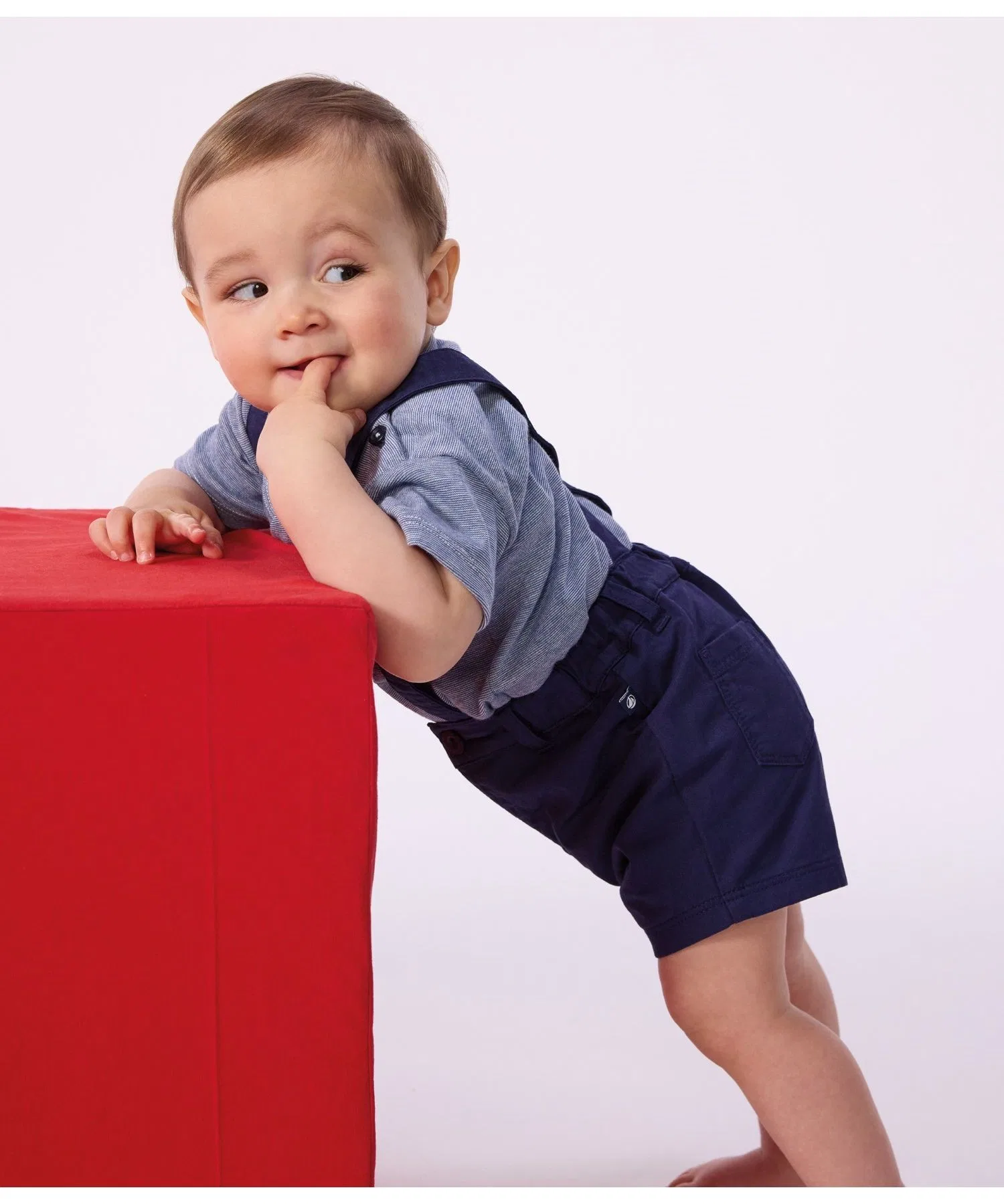 Детская футболка в полоску Petit Bateau с карманом белая с синим — фото 4