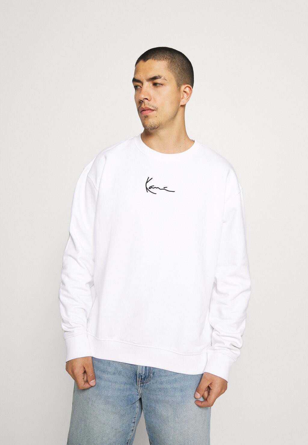 

Толстовка Karl Kani SMALL SIGNATURE CREW, цвет White, Коричневый, Толстовка Karl Kani SMALL SIGNATURE CREW, цвет White