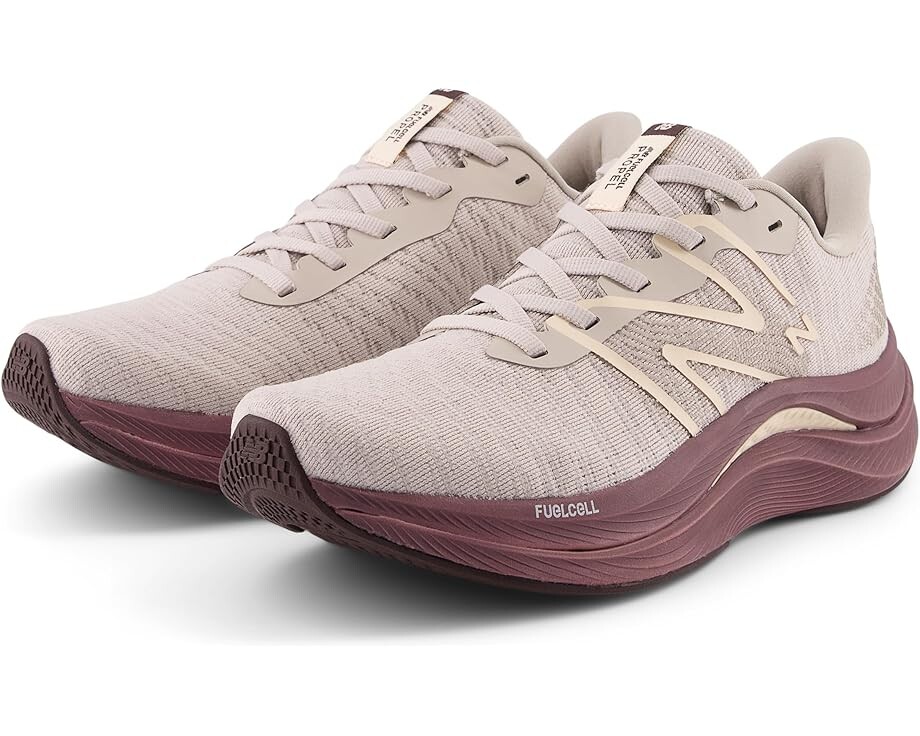 

Кроссовки New Balance FuelCell Propel v4, цвет Moonrock/Licorice