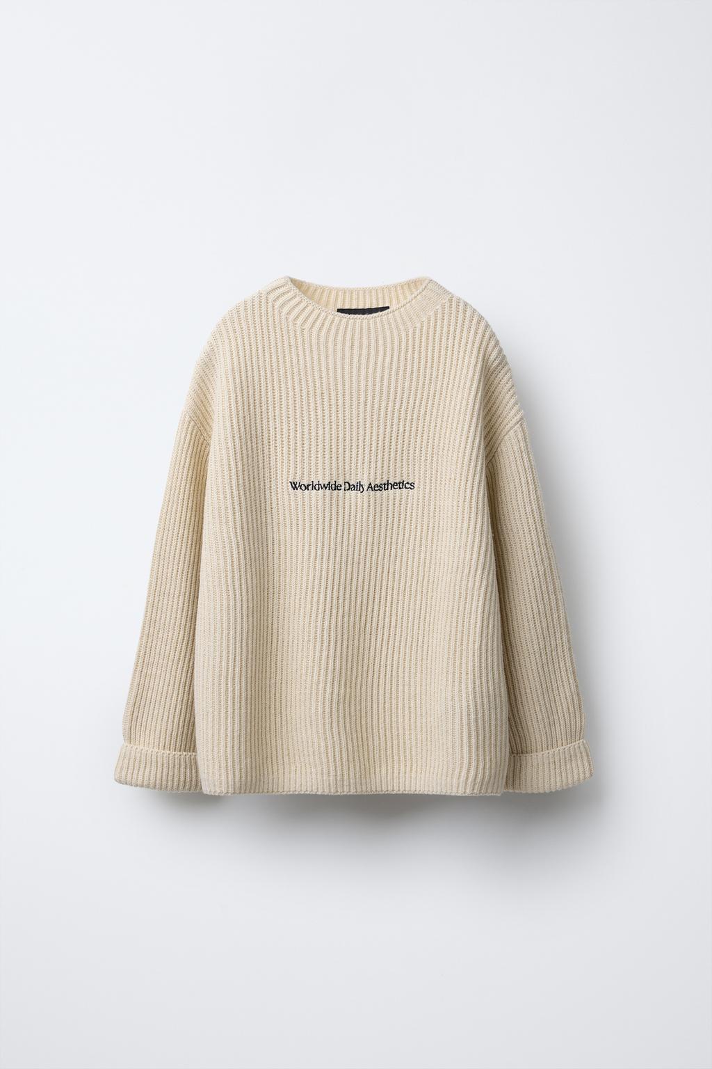

Вязаный джемпер с вышитым текстом ZARA, экрю