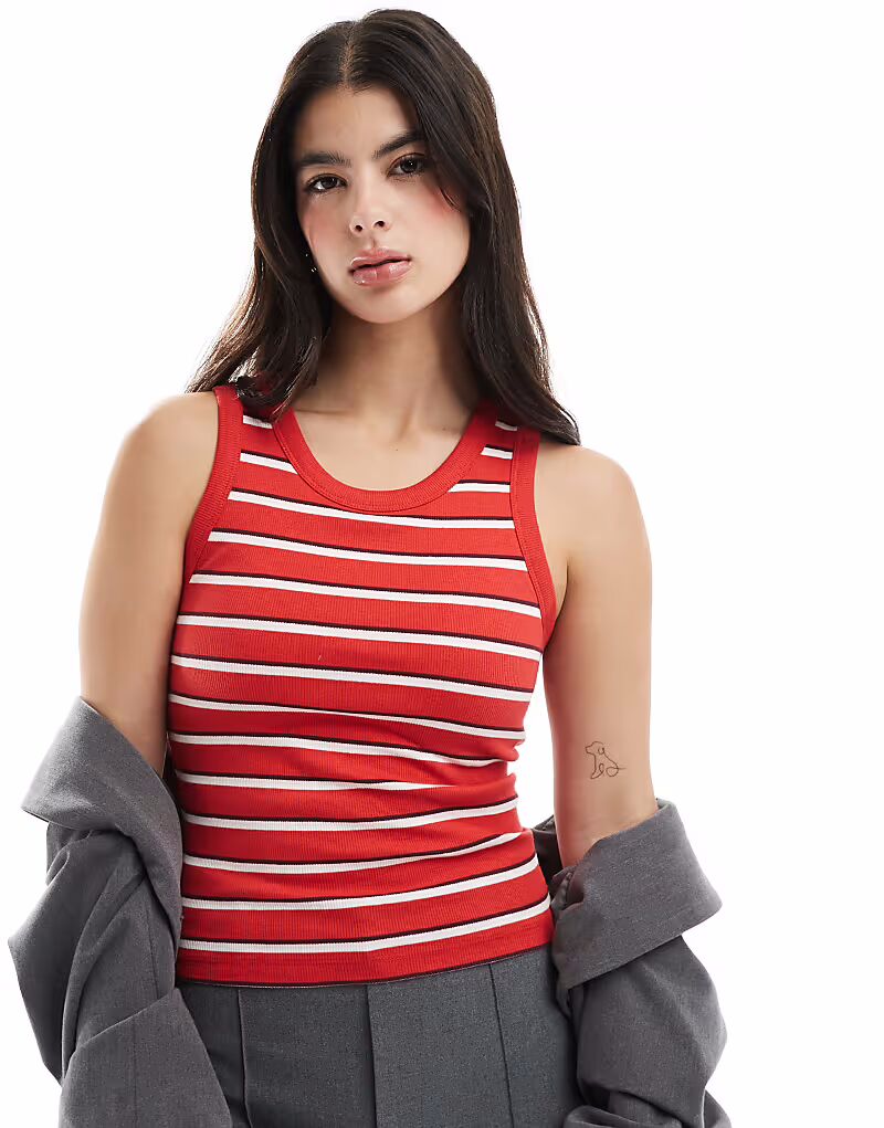 

Топ-майка с бюстгальтером ASOS DESIGN красного цвета