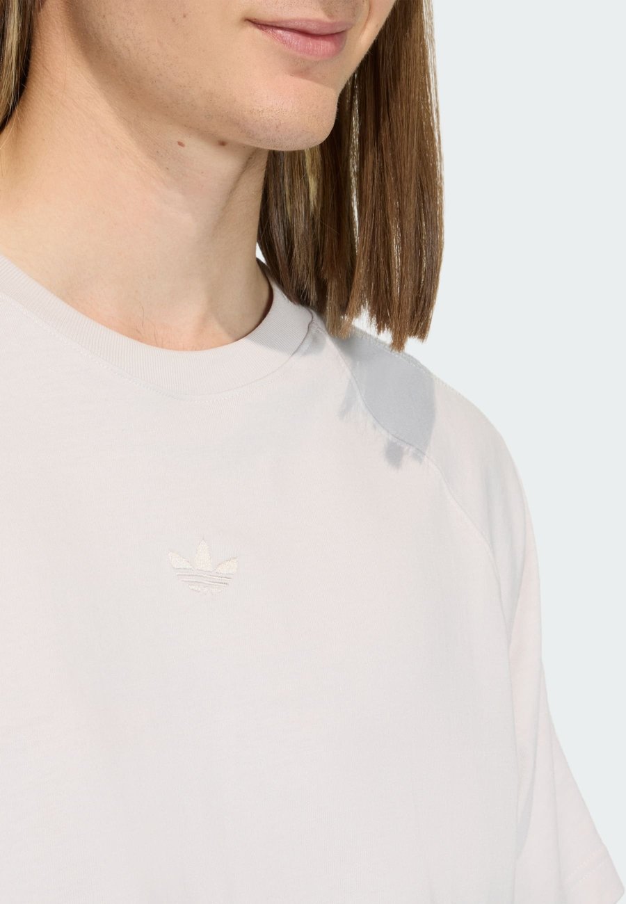 Футболка Adidas Originals TEE, Chalk Pearl/Sand — фото 3