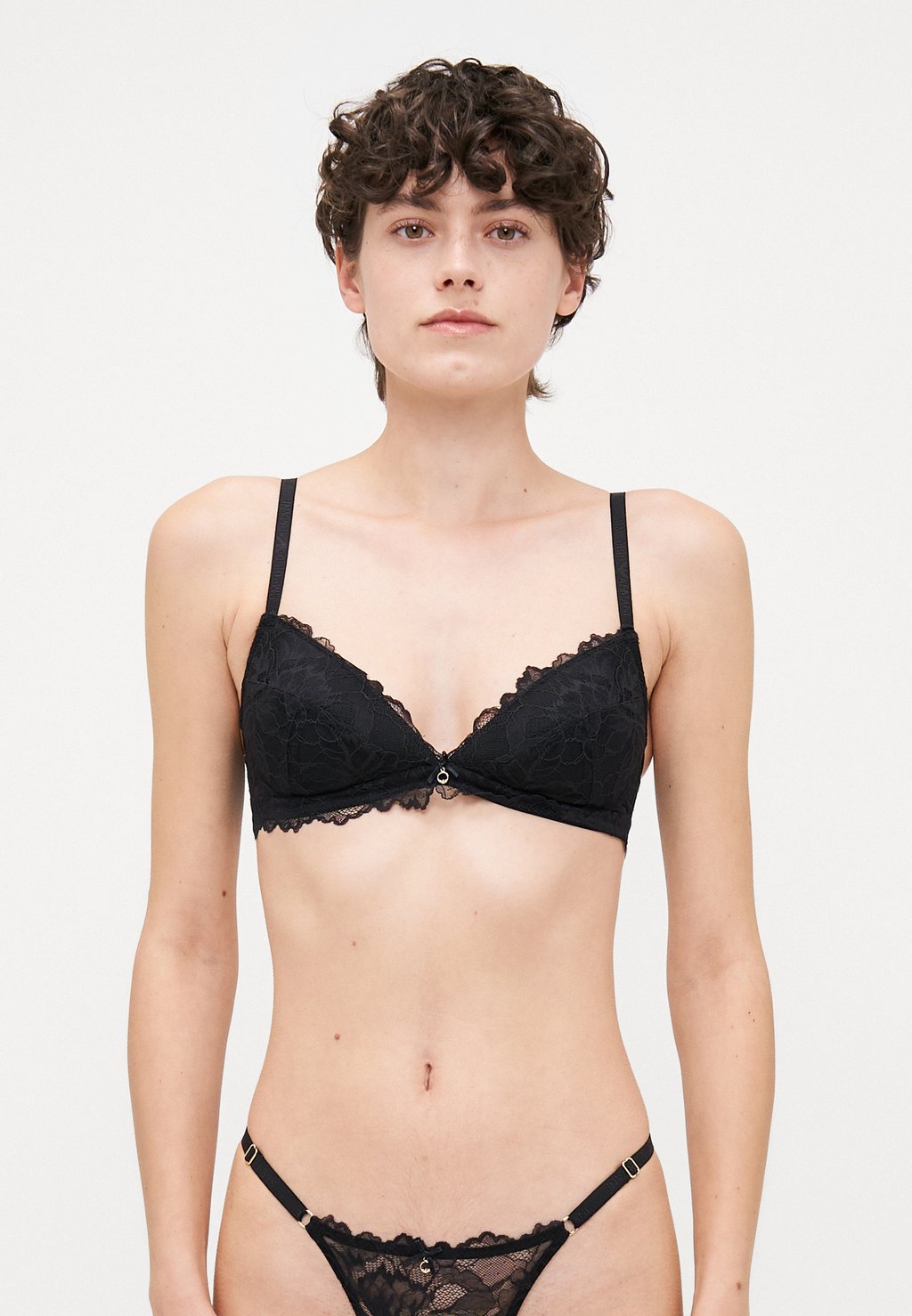 

Треугольный бюстгальтер PADDED TRIANGLE BRA Emporio Armani, черный