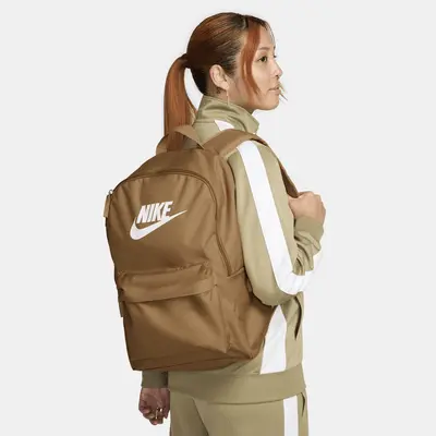 

Рюкзак Nike Heritage Backpack (25л), цвет Flax/Flax/White