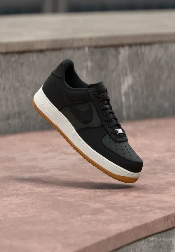 Кроссовки Nike Sportswear Air Force 1 07 LV8, черный/темный дымчато-серый/средне-коричневый/вершинно-белый