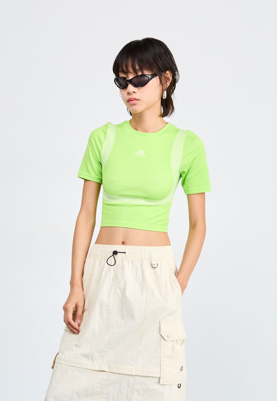 Футболка Adidas Originals SEAMLESS TEE, Signal Green/Green — фото 4