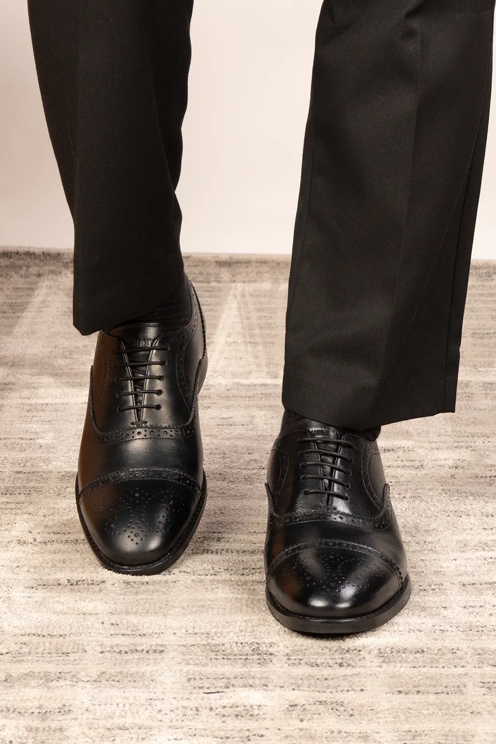 Туфли Oxford brogue кожаные Oswin Hyde, черный — фото 3
