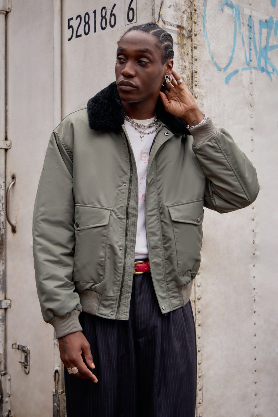 

Куртка BDG Urban Outfitters KADEN FUR COLLAR BOMBER JACKET, Khaki