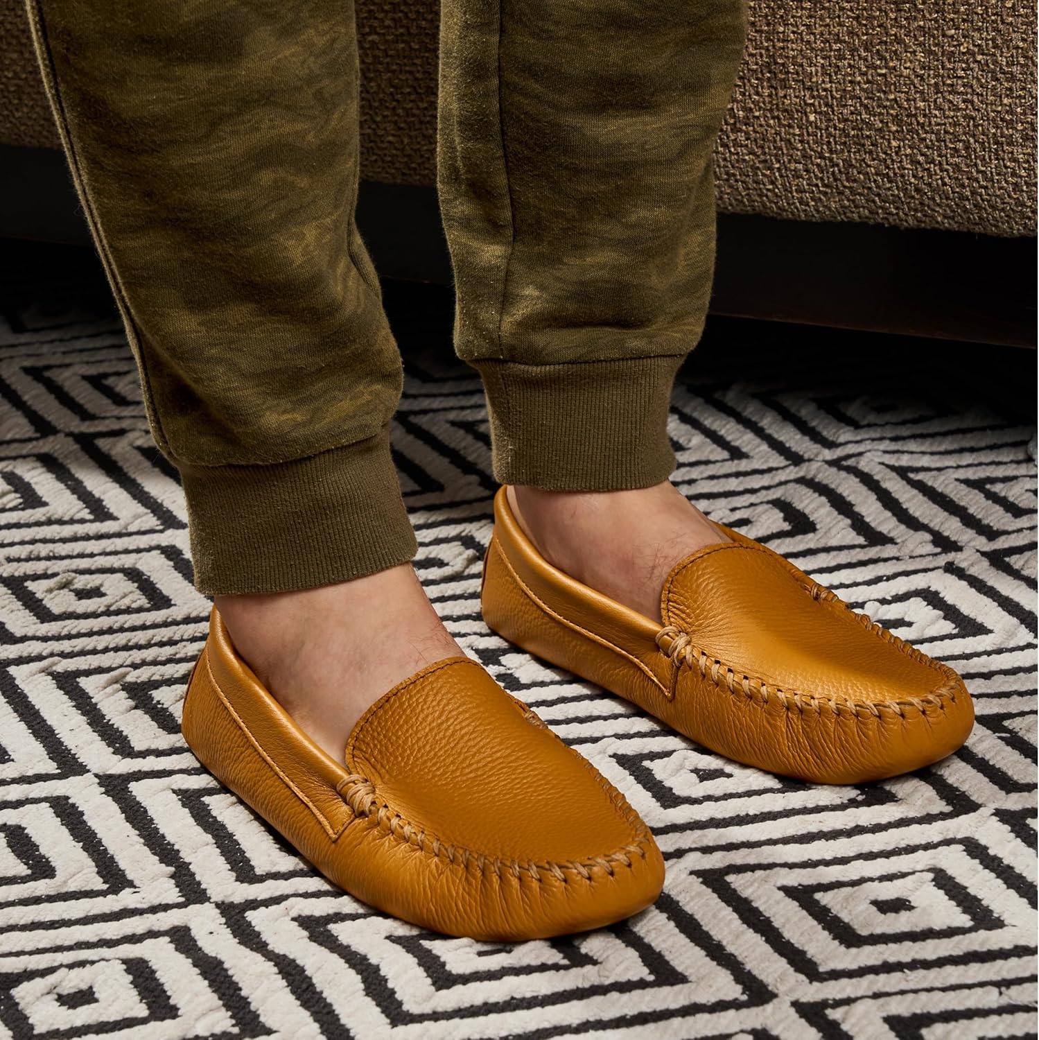 Мокасины Minnetonka для мужчин из двухслойной оленьей кожи с мягкой подошвой, Natural Venetian — фото 4