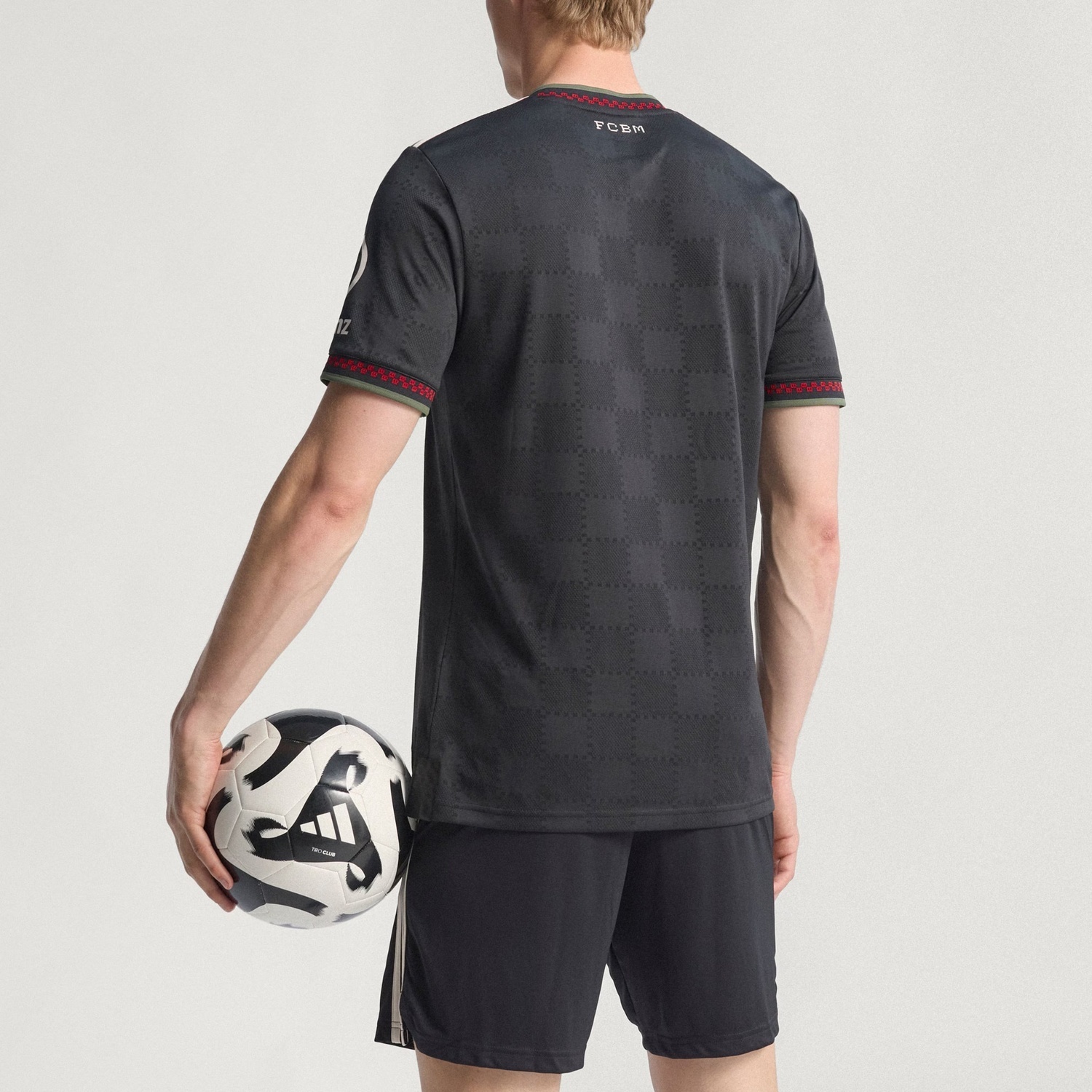 Футболка AdiClub Fc Bayern 25/26 Third Authentic Adidas, черный/светлая слоновая кость — фото 4
