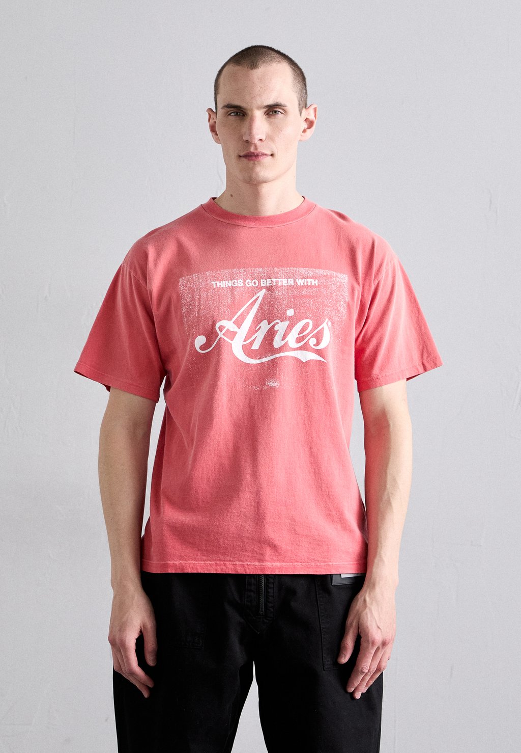 

Футболка с принтом SUNBLEACHED TEE Aries, светло-красный