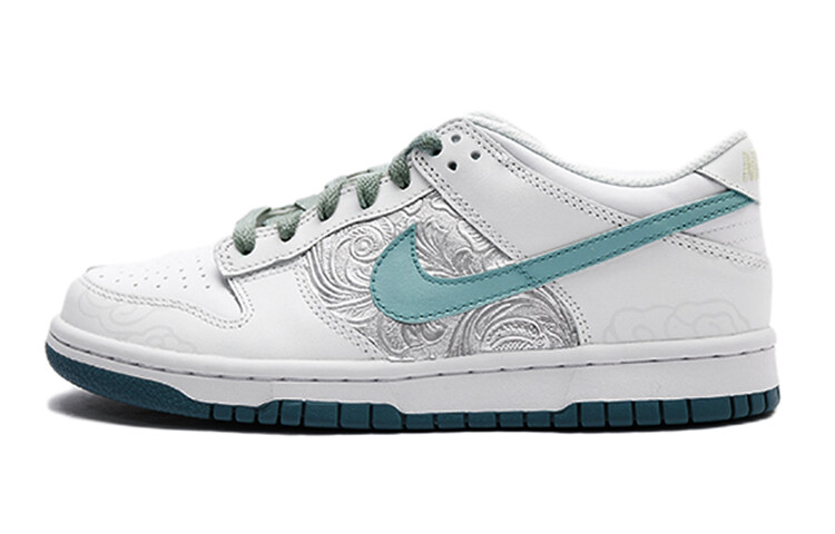 

Женские кроссовки для скейтбординга Nike Dunk, White