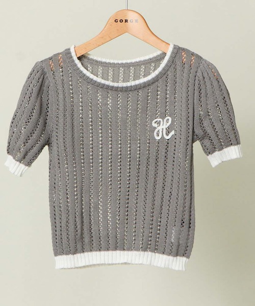

Женская футболка вязаная, с короткими рукавами, контрастной ажурной вязкой и вышитым логотипом GORGE, серый