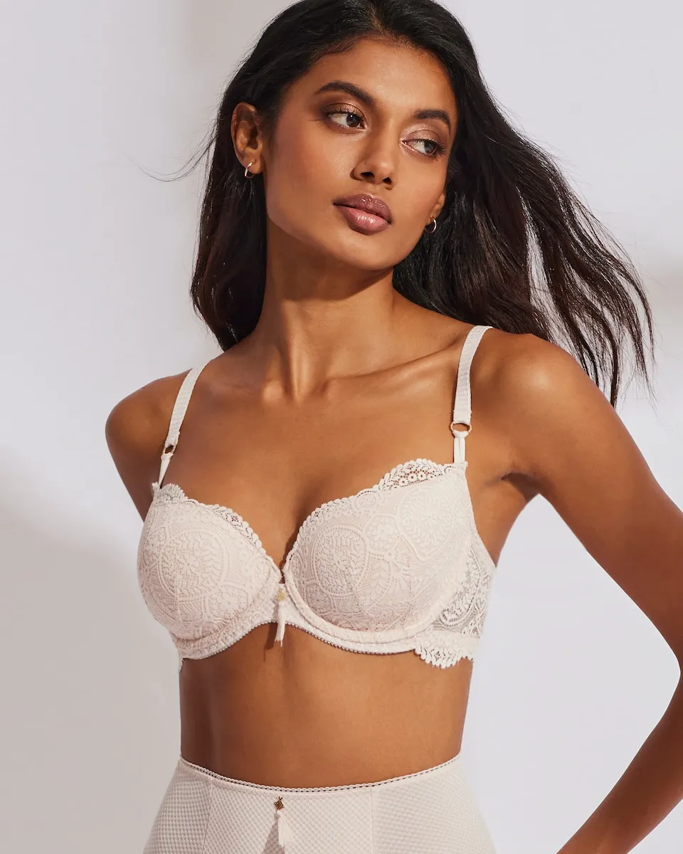 

Элегантный кружевной бюстгальтер с формованной чашкой Selmark, пастельно-розовый