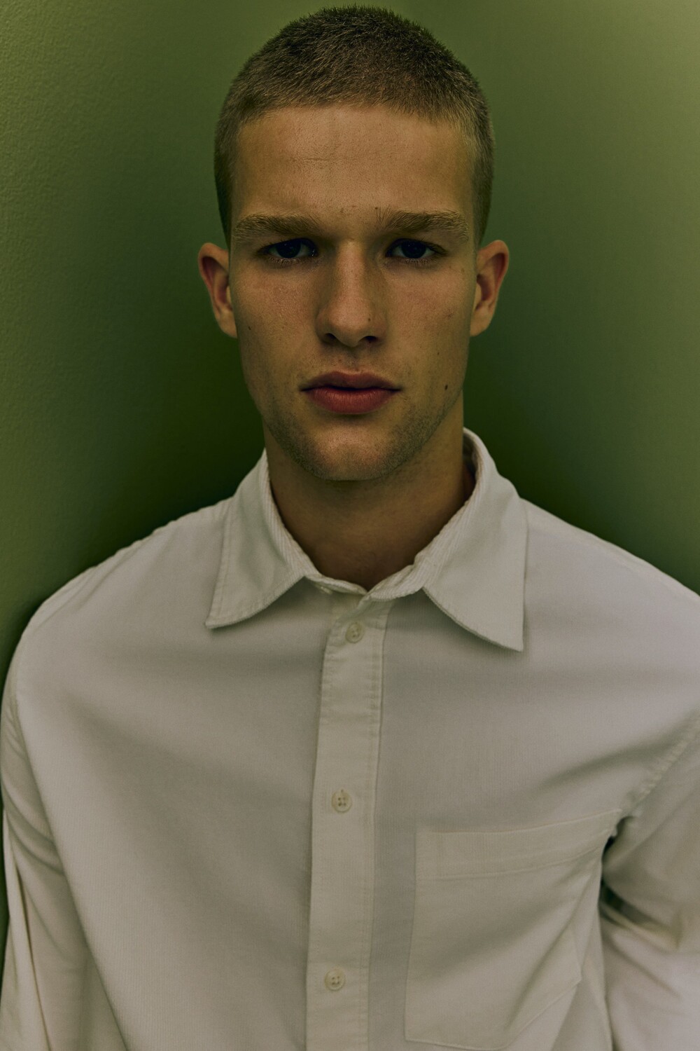 

Вельветовая рубашка стандартного кроя H&M, белый