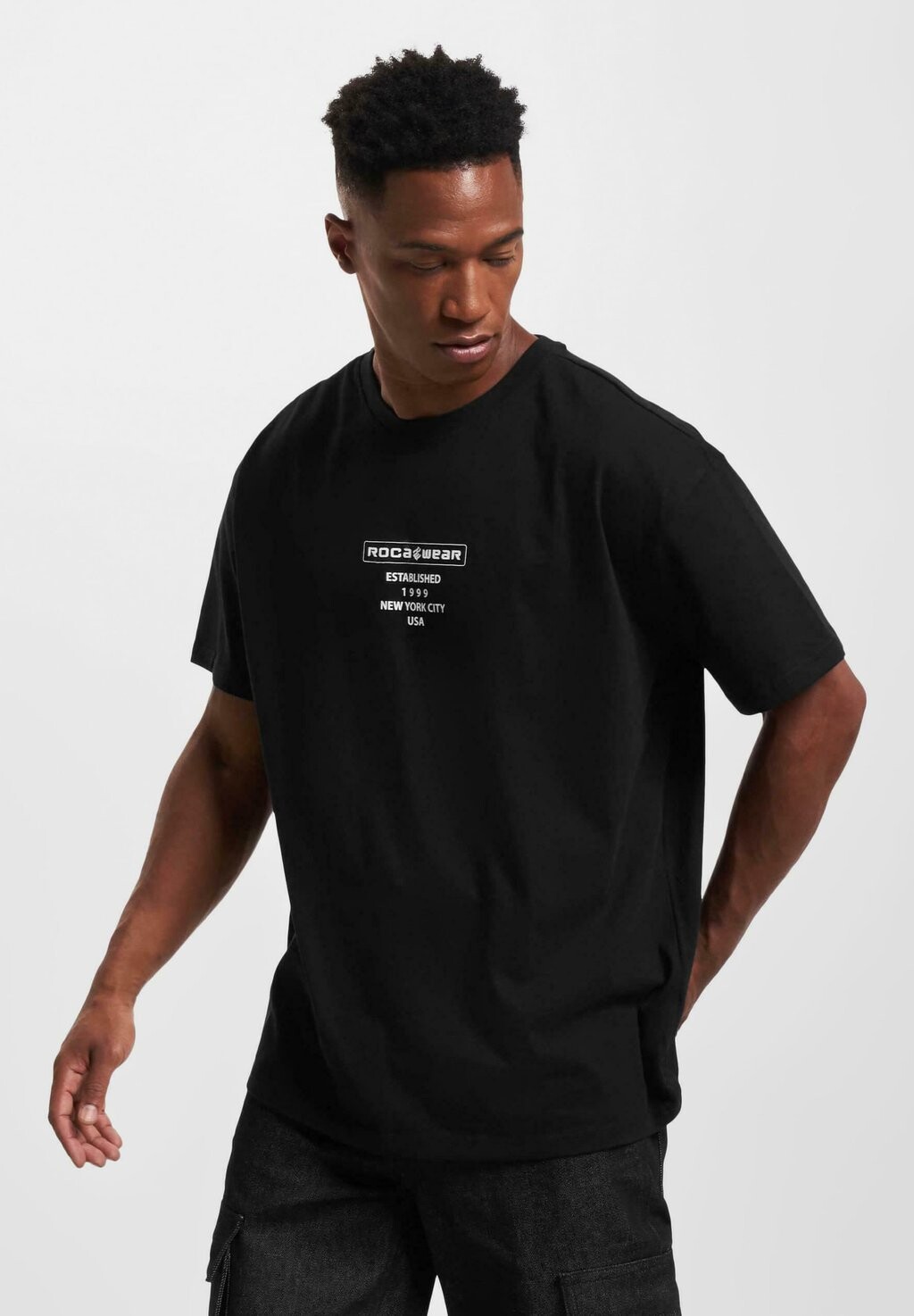 

Футболка с принтом Icon Sample Rocawear, черная