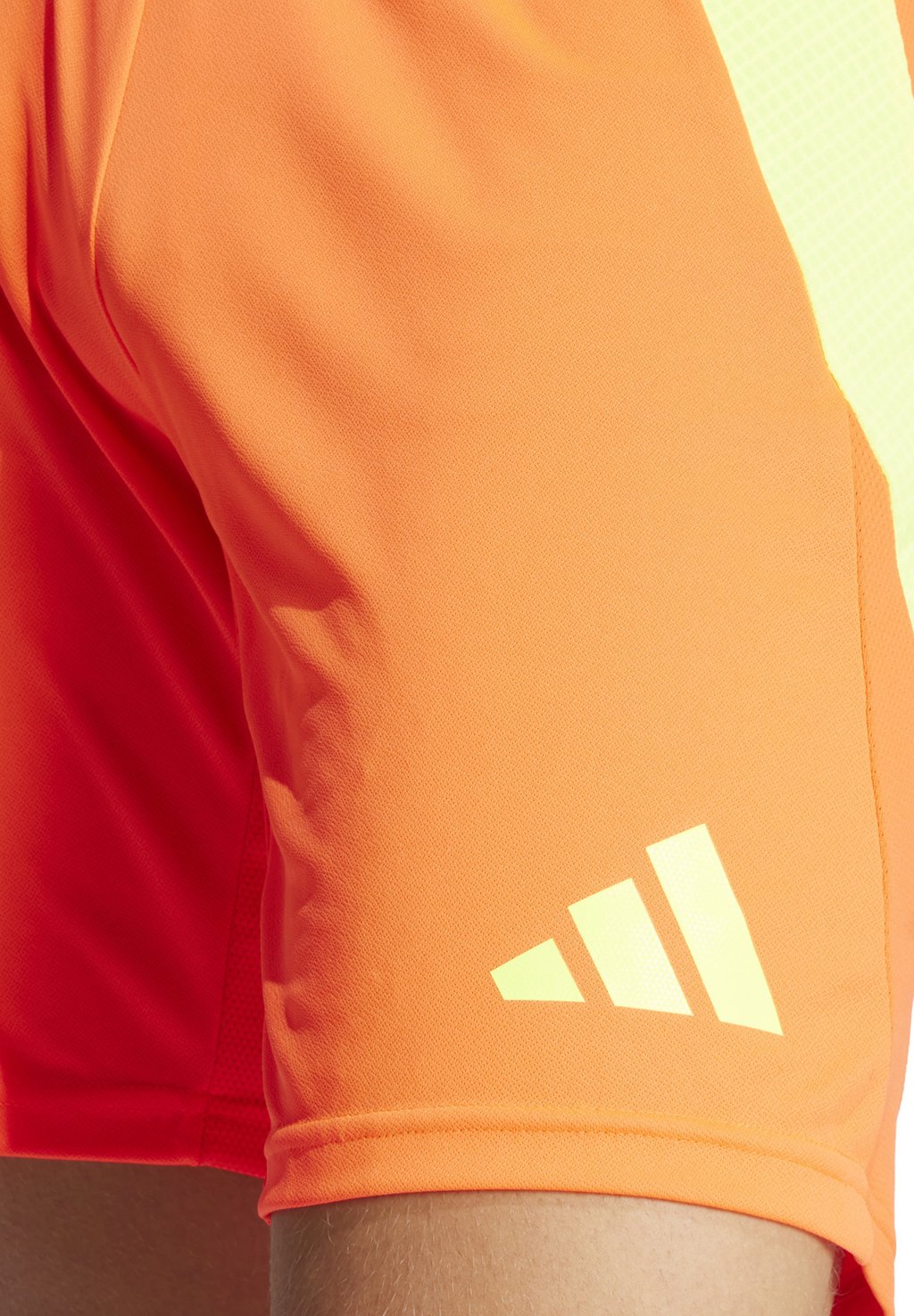 

Спортивные шорты adidas Performance, коралловый