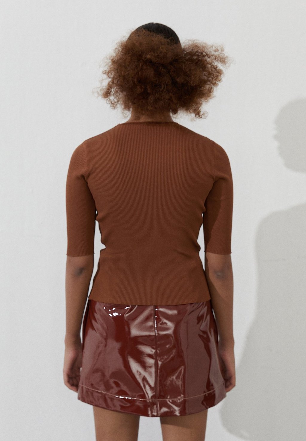 

Базовая футболка Rue les créateurs, коричневый