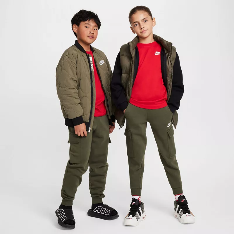 Детская футболка Nike Sportswear с вышивкой Futura, цвет University Red — фото 2