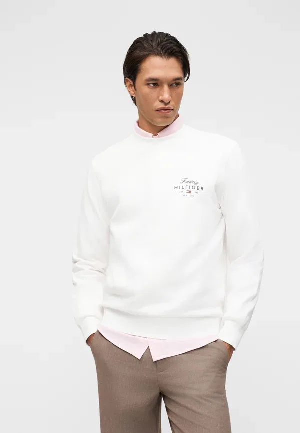 Свитшот Tommy Hilfiger Script Stack Brand Love, белый — фото 4
