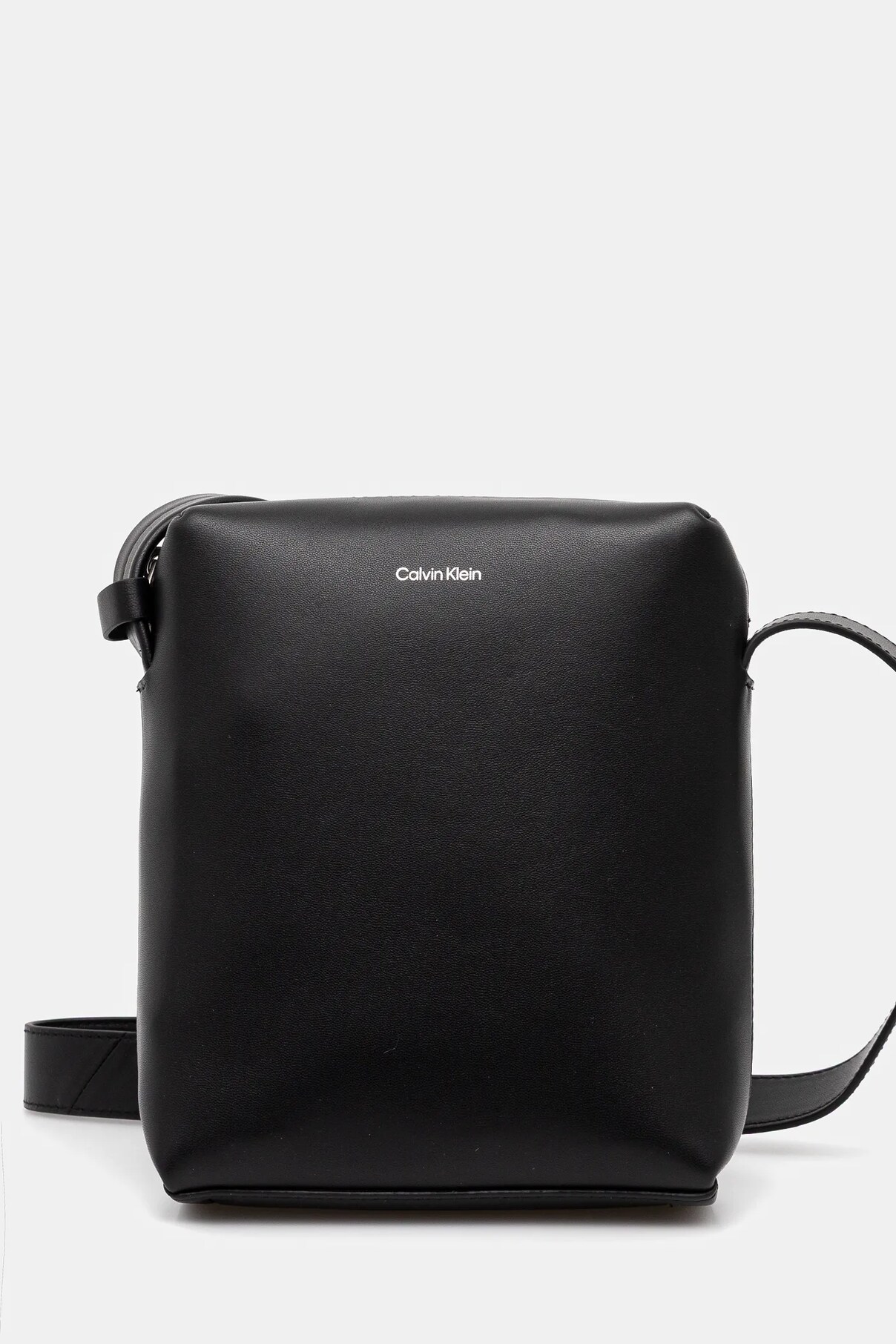 

Кожаная сумка Calvin Klein, черный