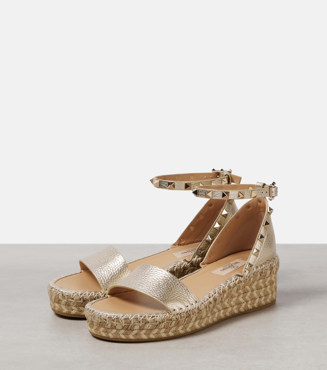 Эспадрильи Rockstud из металлизированной кожи Valentino Garavani, Platino/ Naturale — фото 4
