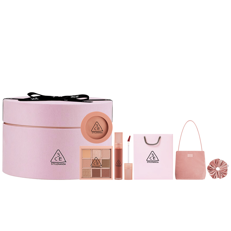 

Набор косметики full of love легко растушевывается натуральный 3CE