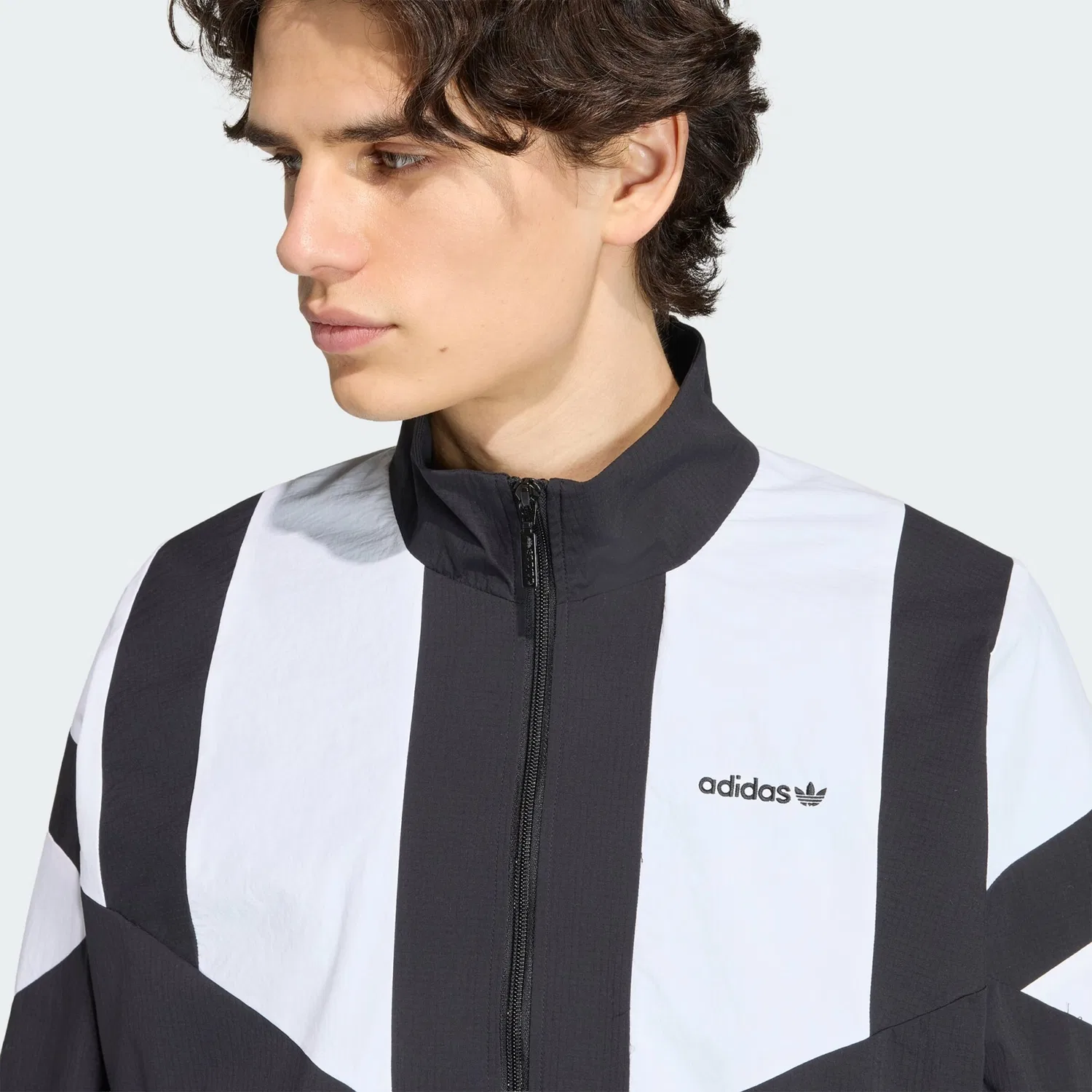 Куртка Adidas Originals Between-Season черного цвета — фото 4