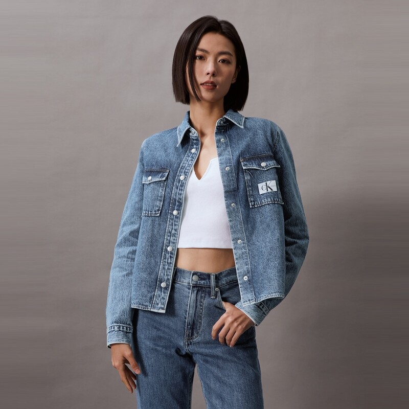 

Рубашка женская Calvin Klein Jeans с нашивкой, светло - синий