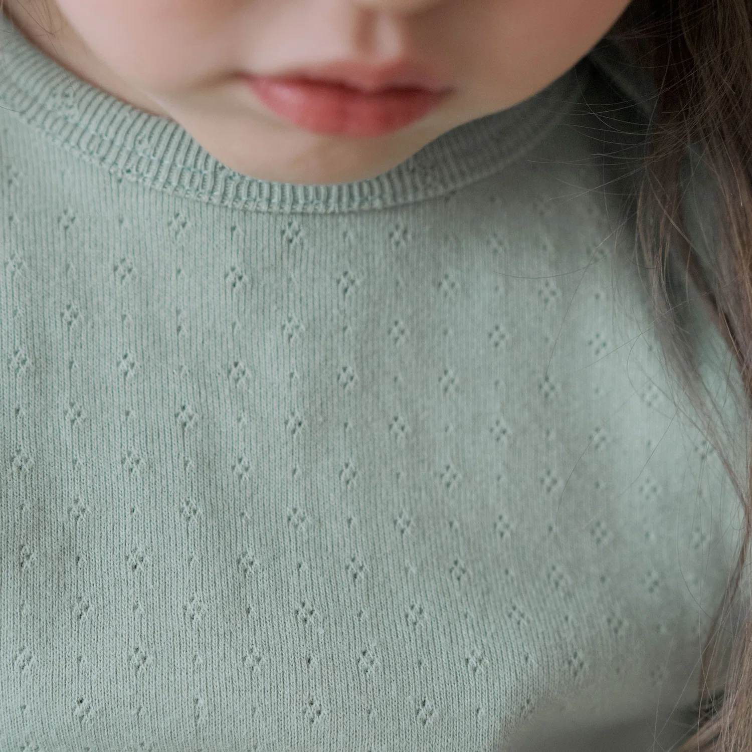 Детская футболка с вырезом Marie Lip-Neck Eyelet, зелёная, от Meri And — фото 3