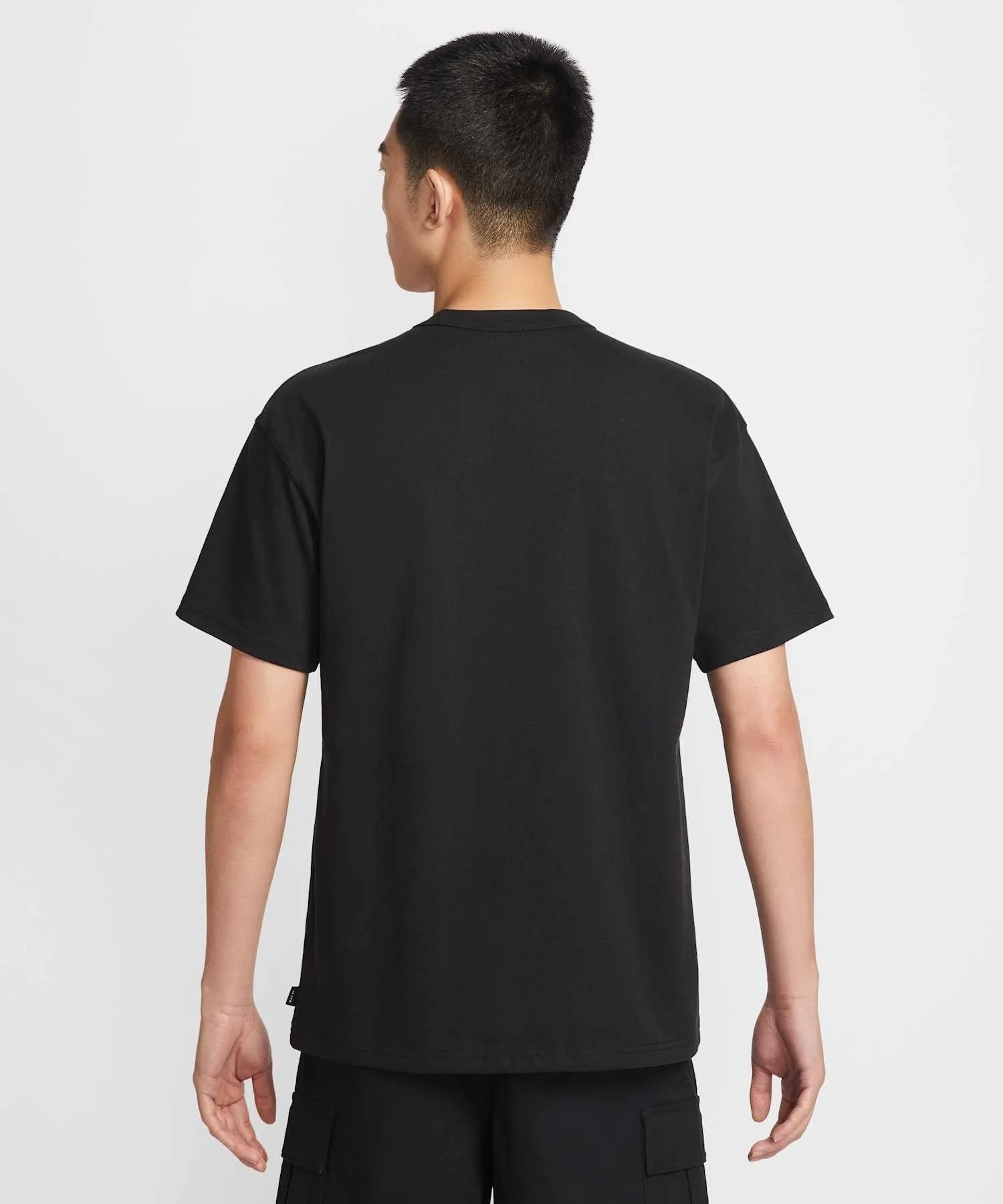 Мужская футболка из хлопка Nike Sportswear Premium Essentials чёрная — фото 2
