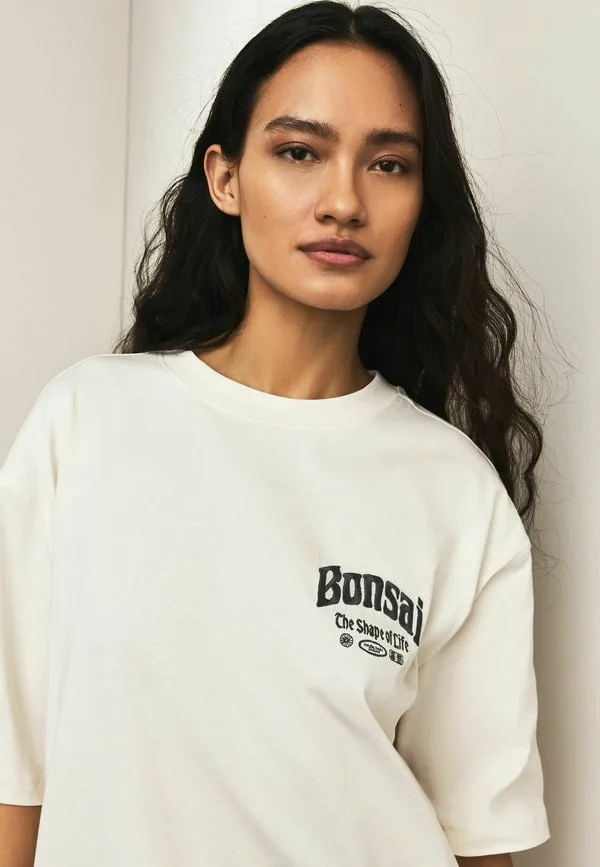 

Футболка с коротким рукавом и графическим принтом бонсай. Next, Ecru, Бежевый, Футболка с коротким рукавом и графическим принтом бонсай. Next, Ecru