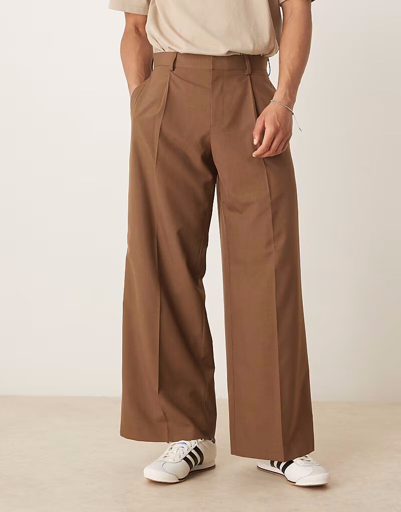 

Брюки свободного кроя ASOS DESIGN коричневого цвета со складками спереди