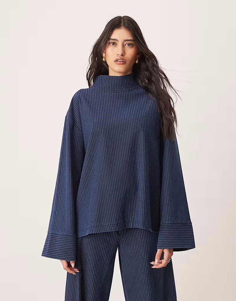 

Топ с длинными рукавами и воротником-стойкой ASOS DESIGN в джинсовом стиле